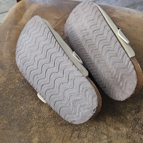 Tan Slip On Clogs with Buckle Size 7 5 - Picture 5 of 5